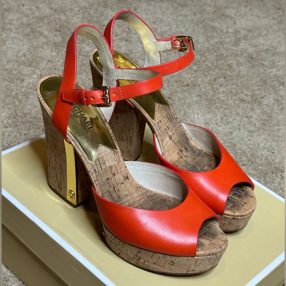 MICHAEL KORS PLATFORM ANKLE STRAP WITH GOLD ACCENTS // Size 9.5 / leather - Picture 2 of 7